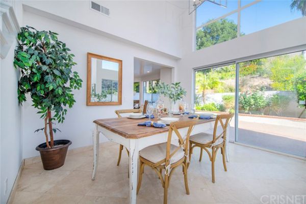 24517 Via Esquina, Calabasas CA: 