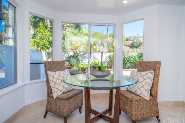 24517 Via Esquina, Calabasas CA: 