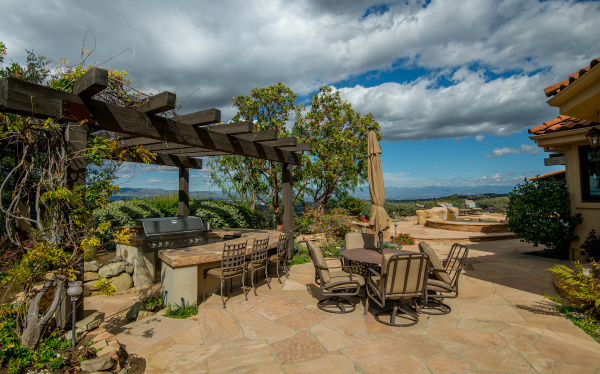 24021 Alder Place, Calabasas CA: 
