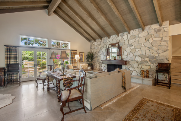 4500 Park Monaco, Calabasas CA: 