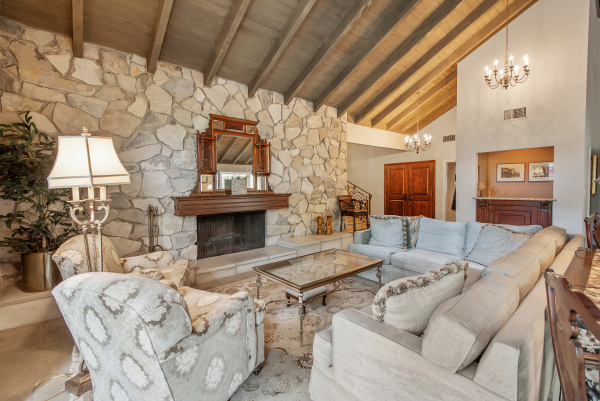 4500 Park Monaco, Calabasas CA: 