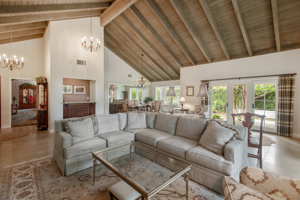 4500 Park Monaco, Calabasas CA: 