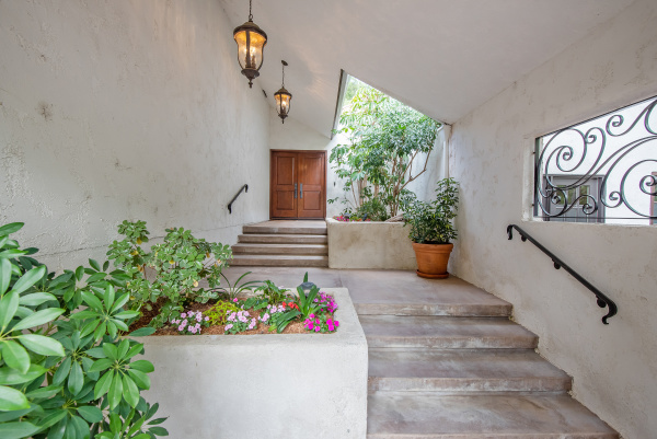 4500 Park Monaco, Calabasas CA: 