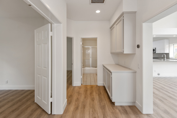24729 Calle Serranona, Calabasas CA: 