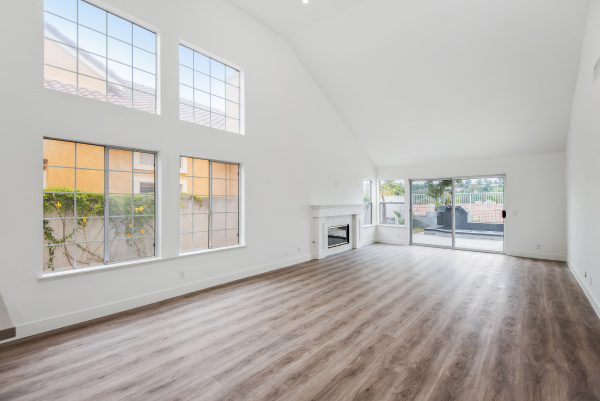 24729 Calle Serranona, Calabasas CA: 